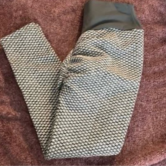 Honey Comb Tik Tok Leggings Size: OS - Picture 3 of 7